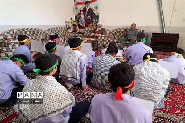 زنجیره انسانی دانش‌آموزان اشکذری در حمایت از غزه