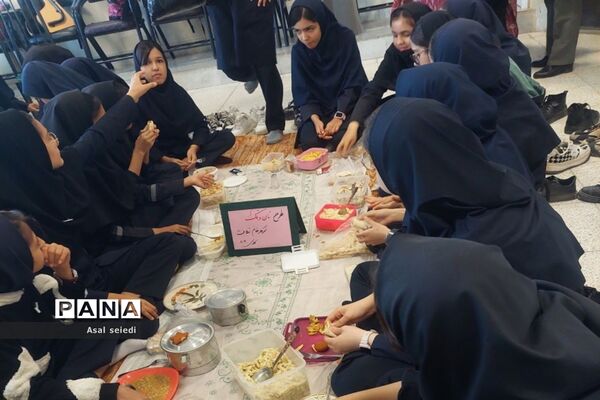 گرامیداشت هفته بهداشت و روان در دبیرستان فرهنگ مرحوم فخرایی شهرستان کاشمر
