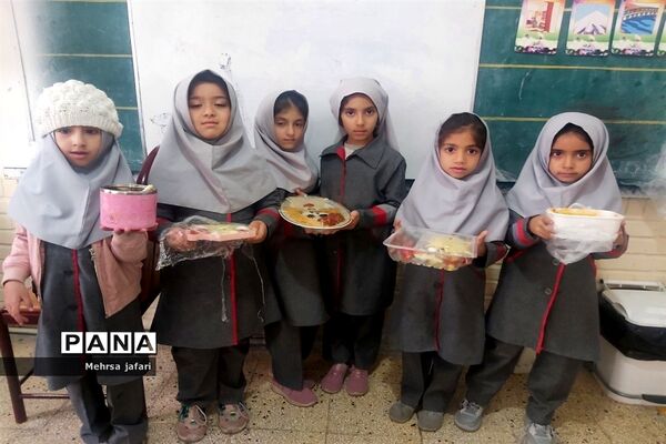 برگزاری جشنواره غذا در دبستان دخترانه فضیلت