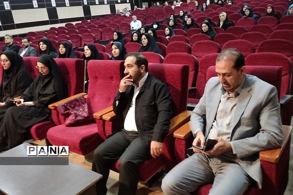 جلسه توانمند‌سازی ویژه مدیران شهرستان شهریار در کانون شهید ‌کافی شهریار