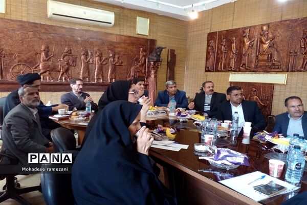 جلسه بررسی عملکرد درس عربی دانش‌آموزان استان خراسان رضوی