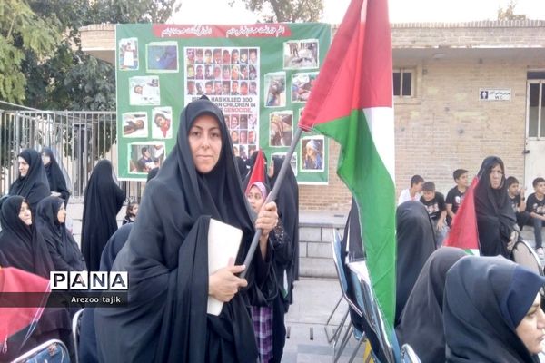 تجمع بانوان و کودکان در حمایت از مردم مظلوم فلسطین در مسجد جامع تاریخی شهرستان‌ورامین