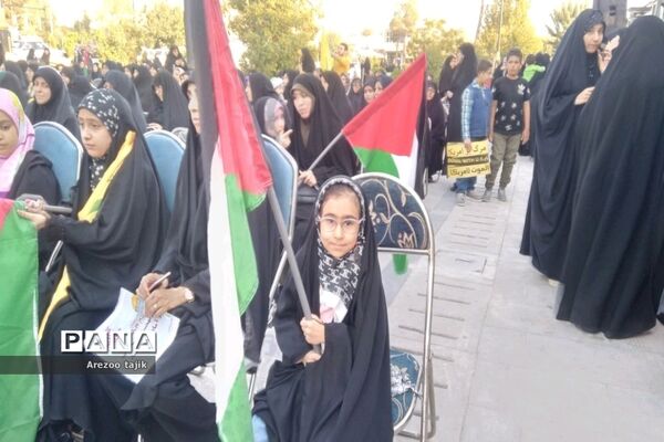 تجمع بانوان و کودکان در حمایت از مردم مظلوم فلسطین در مسجد جامع تاریخی شهرستان‌ورامین