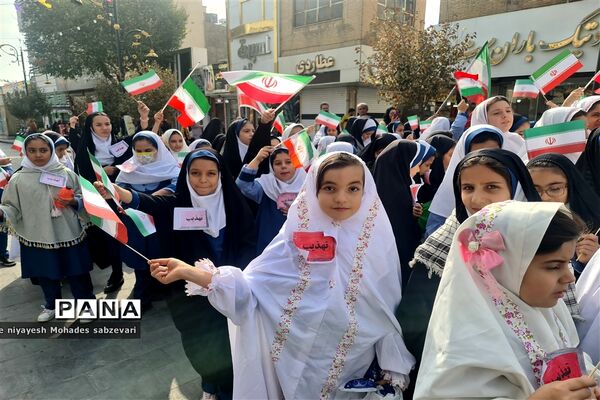 اجرای سرود هزار نفری یکصدا ایران در ساوه