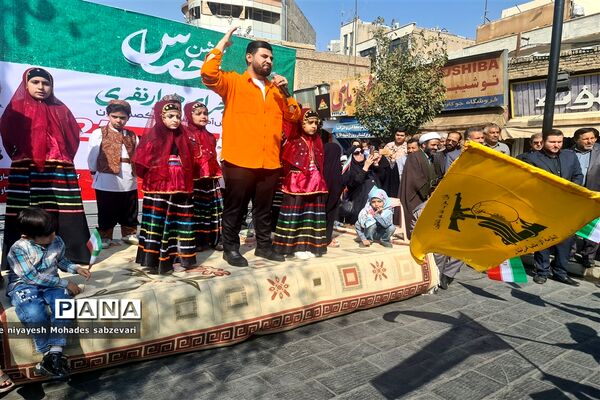 اجرای سرود هزار نفری یکصدا ایران در ساوه
