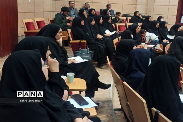 دوره ضمن خدمت با محوریت اخلاق و تربیت در مردم