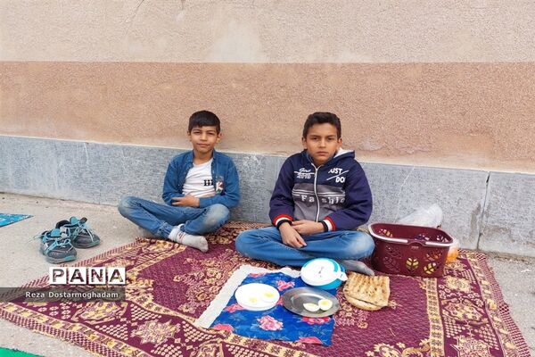 صبحانه سلامت در دبستان پسرانه سلمان فارسی شهرستان شیروان