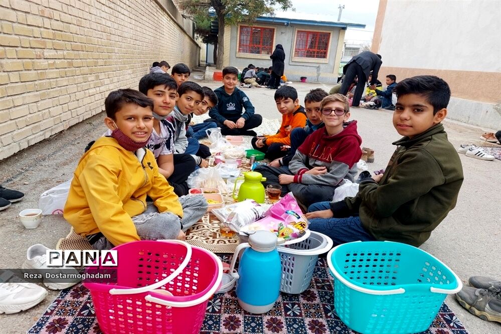 صبحانه سلامت در دبستان پسرانه سلمان فارسی شهرستان شیروان