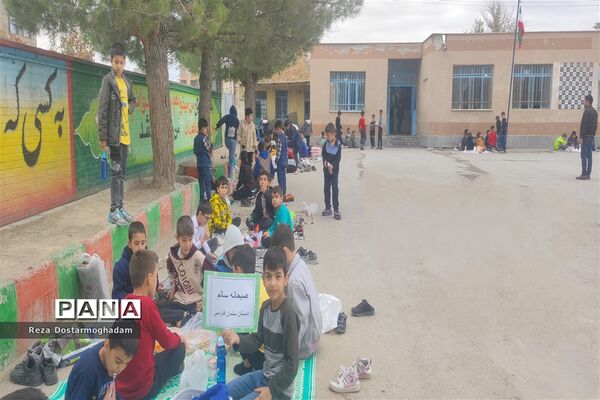 صبحانه سلامت در دبستان پسرانه سلمان فارسی شهرستان شیروان