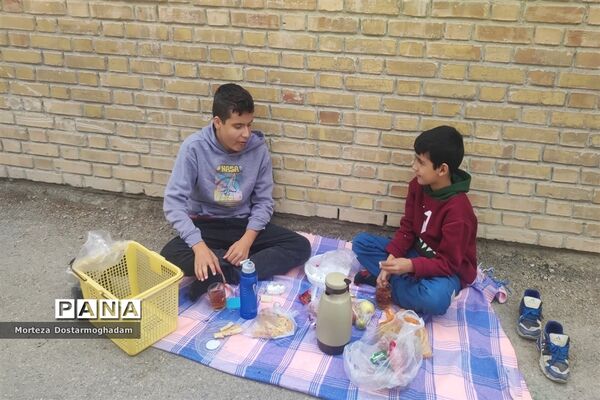 صبحانه سلامت در دبستان پسرانه سلمان فارسی شهرستان شیروان