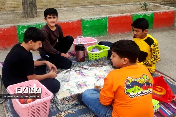 صبحانه سلامت در دبستان پسرانه سلمان فارسی شهرستان شیروان