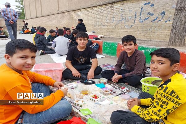 صبحانه سلامت در دبستان پسرانه سلمان فارسی شهرستان شیروان