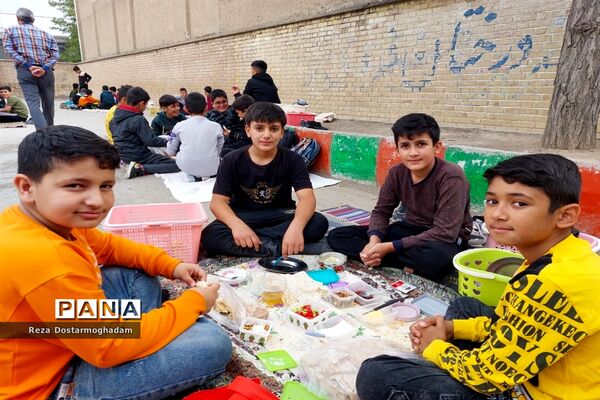 صبحانه سلامت در دبستان پسرانه سلمان فارسی شهرستان شیروان