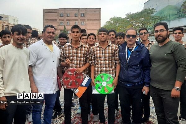 هفته تربیت بدنی و ورزش در دبیرستان مینو نیک‌نیان قیامدشت