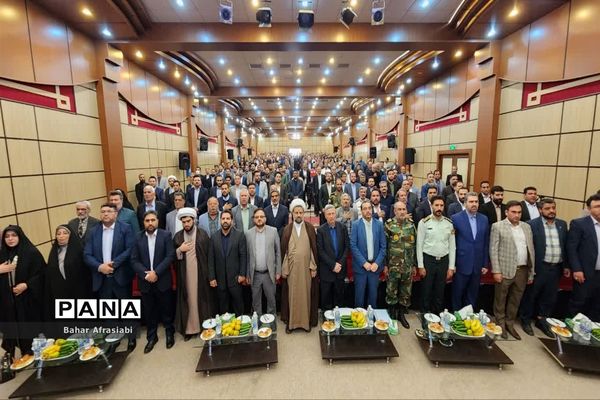 مراسم معارفه شهردار جدید رباط کریم در سالن اجتماعات آموزش و پرورش شهرستان