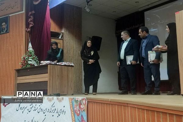 جلسه انجمن اولیاءدر دبیرستا‌ن‌های شیراز