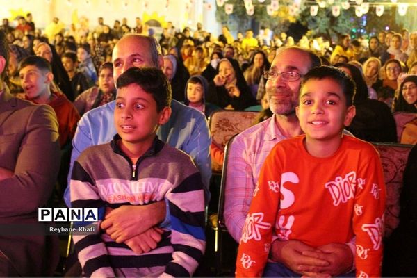 چهارمین جشنواره انار در روستای هدف گردشگری توچال