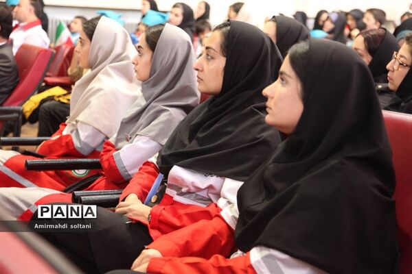 تجلیل از خادمان هلال‌احمر میانه