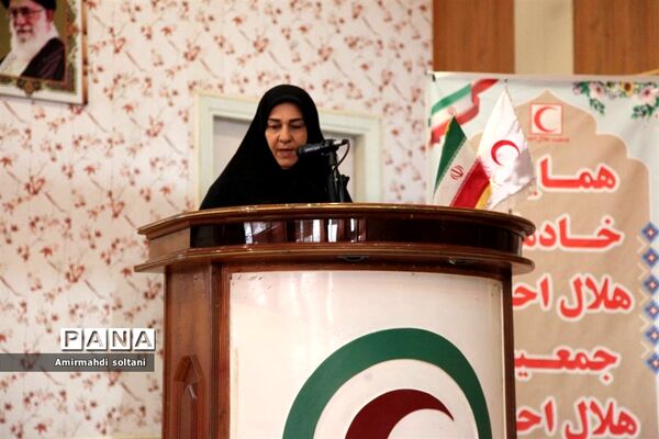 تجلیل از خادمان هلال‌احمر میانه