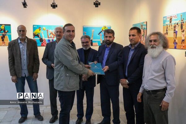 نمایشگاه آثار برگزیده جشنواره عکس عاشقان والیبال در ارومیه