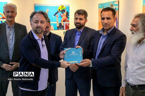 نمایشگاه آثار برگزیده جشنواره عکس عاشقان والیبال در ارومیه