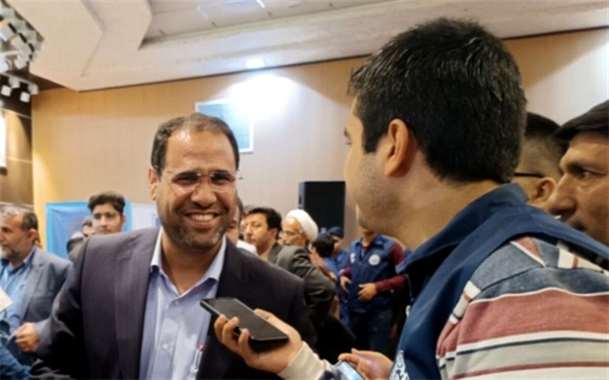 پانا درحال آموختن خودشناسی و خودپروری به دانش‌آموزان است