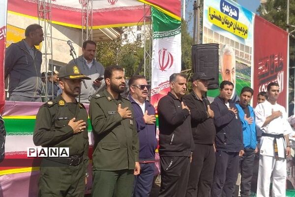 همایش پیاده‌روی خانوادگی در پارک پرچم رودهن