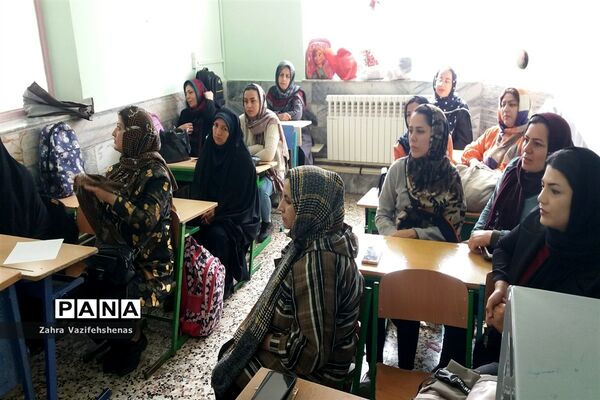 انتخابات انجمن اولیا و مربیان و جلسه دیدار با اولیا در مدرسه دخترانه شهید خاقانی شهرستان شیروان