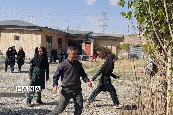 اردوی یک‌روزه علمی تربیتی دانش‌آموزان دبیرستان شهید سردار سلیمانی شهرستان فیروزکوه در اردوگاه نور