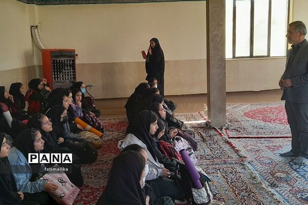 اردوی یک‌روزه علمی تربیتی دانش‌آموزان دبیرستان شهید سردار سلیمانی شهرستان فیروزکوه در اردوگاه نور