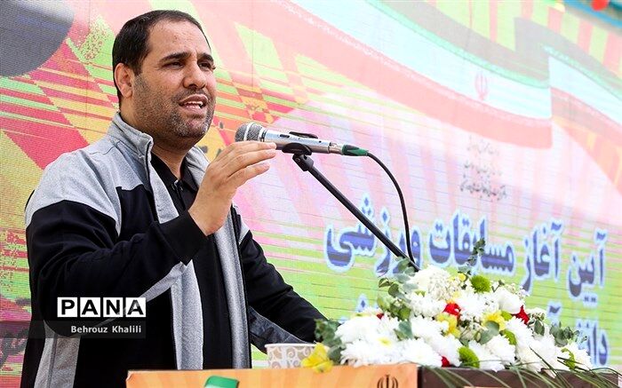 صحرایی: باید بیش از پیش به مدرسه توجه کرد