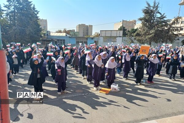 پویش طوفان آب در دبستان دخترانه شهید جاجرودی آموزش و پرورش منطقه 4