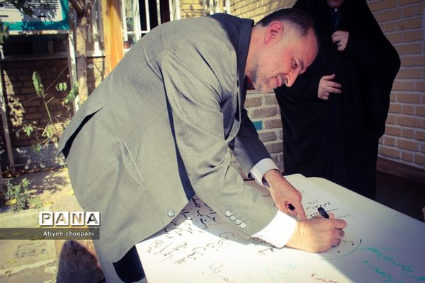 نواختن زنگ همبستگی و مقاومت و برگزاری پویش طوفان آب در دبیرستان حضرت معصومه منطقه ۶