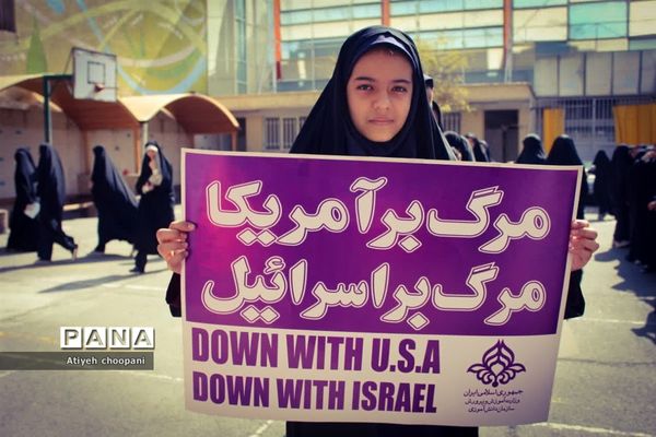 نواختن زنگ همبستگی و مقاومت و برگزاری پویش طوفان آب در دبیرستان حضرت معصومه منطقه ۶