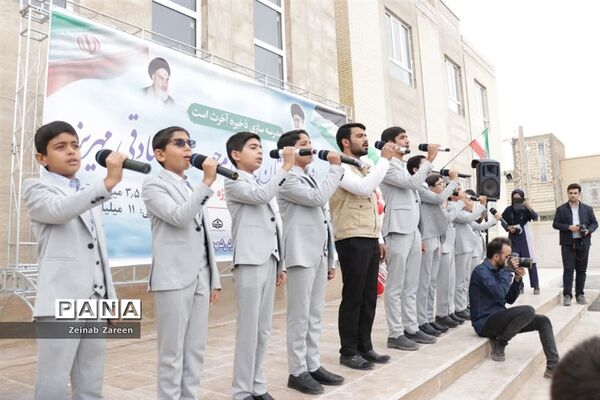 حضور معاون رئیس جمهوری در افتتاح مدرسه خیری طیبه صادقی شهرستان مهریز