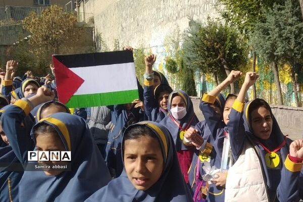 اعتراض دانش‌آموزان دبستان شهید سجادیان رودهن به رژیم صهیونیستی