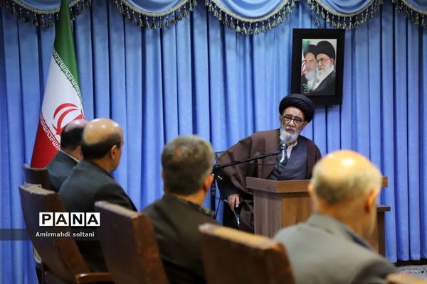 دیدار کارکنان بیمه سلامت با امام جمعه تبریز