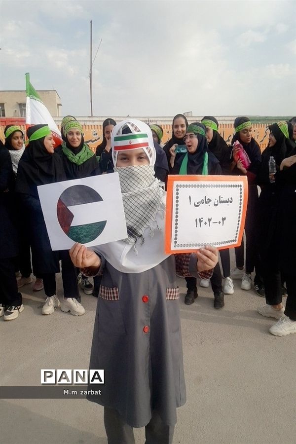 اجتماع دانش‌آموزان و مردم شهرستان آبادان در حمایت از مردم فلسطین