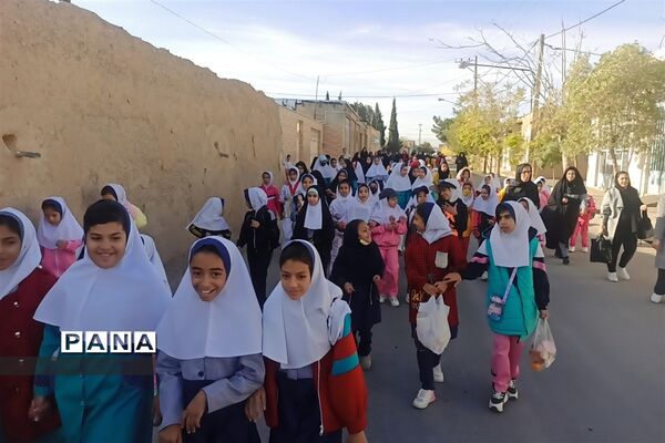 پیاده‌روی بزرگ دانش‌آموزی در شهر سورمق