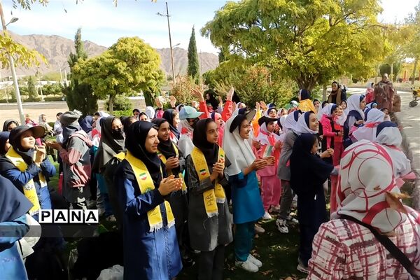 پیاده‌روی بزرگ دانش‌آموزی در شهر سورمق