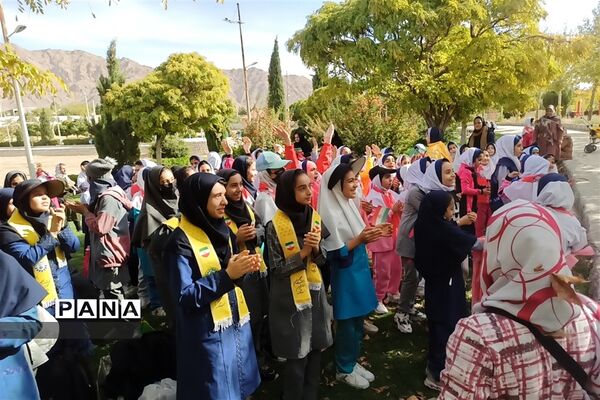 پیاده‌روی بزرگ دانش‌آموزی در شهر سورمق