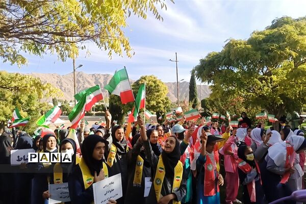پیاده‌روی بزرگ دانش‌آموزی در شهر سورمق
