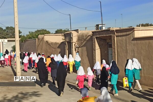 پیاده‌روی بزرگ دانش‌آموزی در شهر سورمق