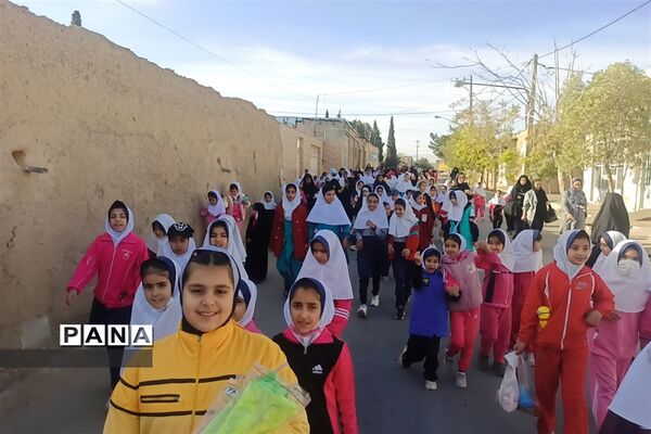 پیاده‌روی بزرگ دانش‌آموزی در شهر سورمق