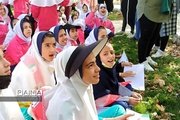 پیاده‌روی بزرگ دانش‌آموزی در شهر سورمق