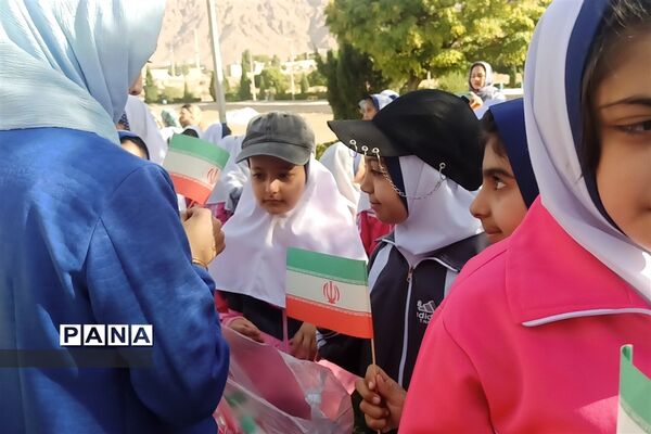 پیاده‌روی بزرگ دانش‌آموزی در شهر سورمق