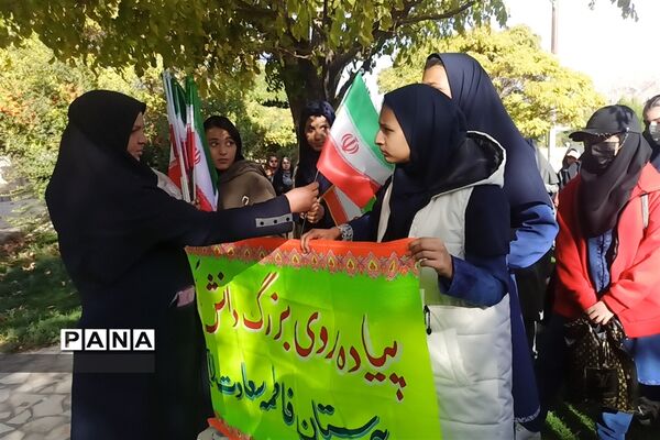 پیاده‌روی بزرگ دانش‌آموزی در شهر سورمق