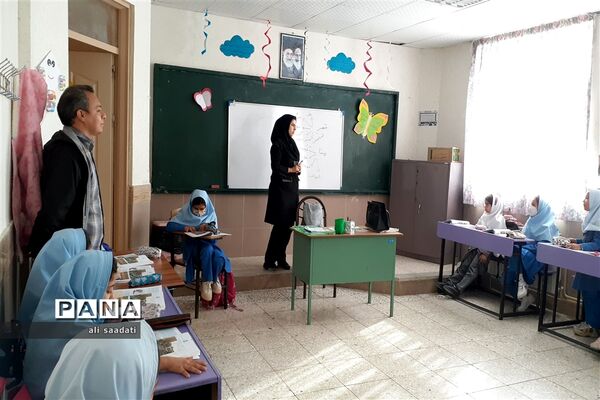بازدید مدیر آموزش و پرورش شهرستان کلات از کلاس‌های درس آموزشگاه دخترانه ابتدایی شهید علوی شهر زاوین