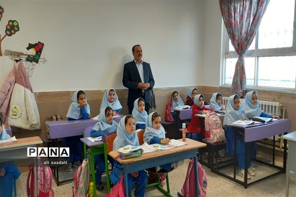 بازدید مدیر آموزش و پرورش شهرستان کلات از کلاس‌های درس آموزشگاه دخترانه ابتدایی شهید علوی شهر زاوین