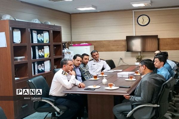 دیدار مدیر آموزش و پرورش منطقه۱۸ شهر تهران با روسا کلانتری‌های منطقه